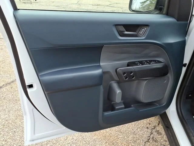 New 2026 Oxford White Ford XLT image 36