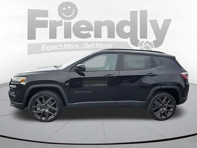 New 2026 Diamond Black Crystal Pearlcoat Jeep Limited image 2
