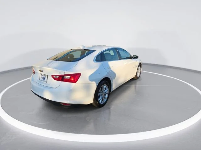 Used 2023 White Chevrolet LT image 8