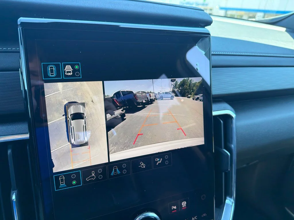 New 2027 Summit White GMC Elevation image 32