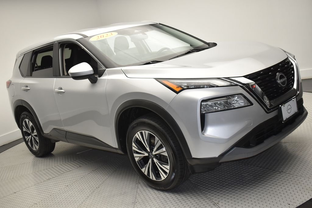 Used 2023 Silver Nissan SV image 3