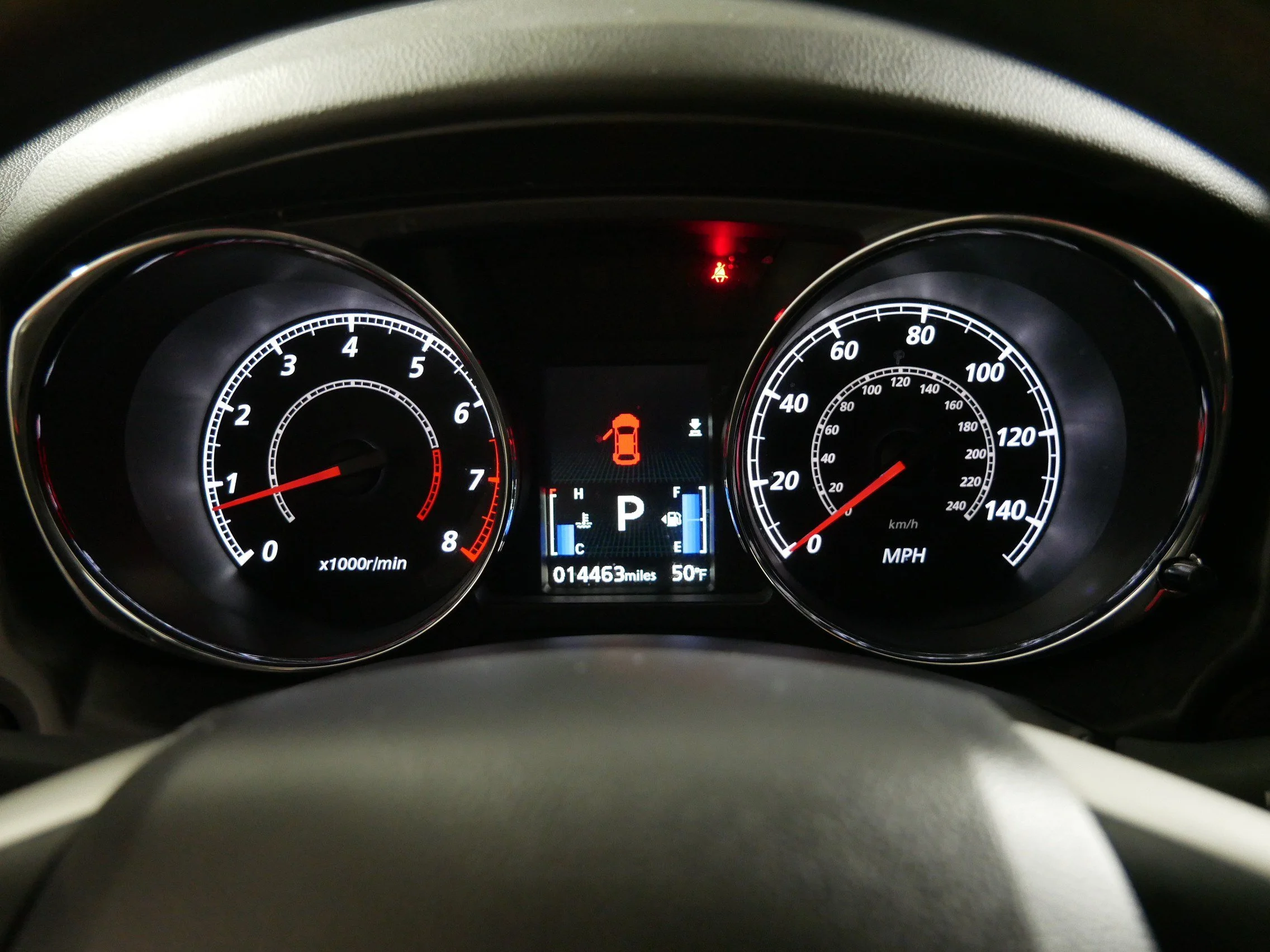 Used 2025 White Diamond Mitsubishi ES image 21