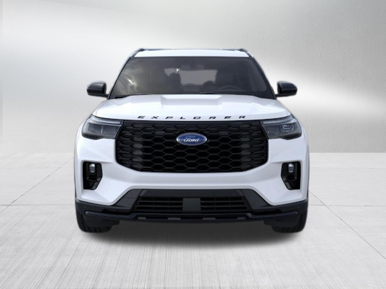 New 2026 Star White Metallic Tri-Coat Ford ST-Line image 2