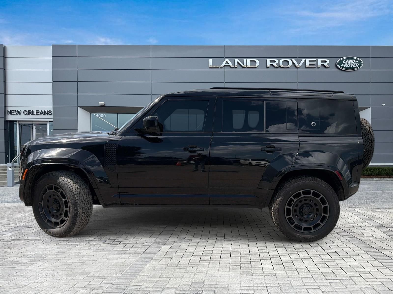 Used 2026 Black Land Rover OCTA Black image 2
