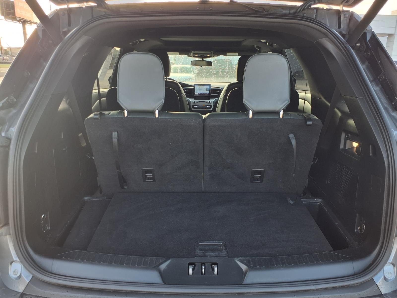 2022 Ford Explorer photo 9 of 27