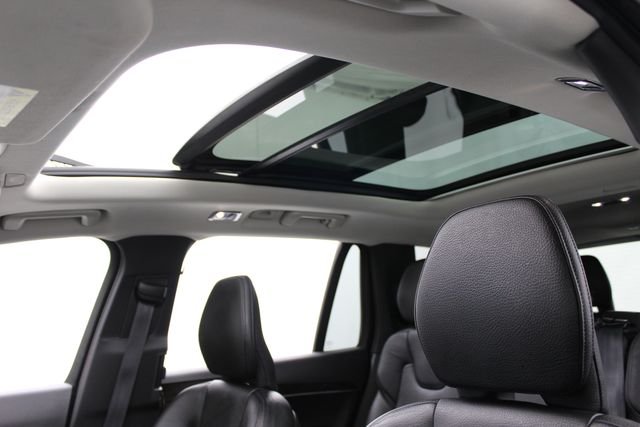 Used 2019 Osmium Gray Metallic Volvo T6 Momentum image 27