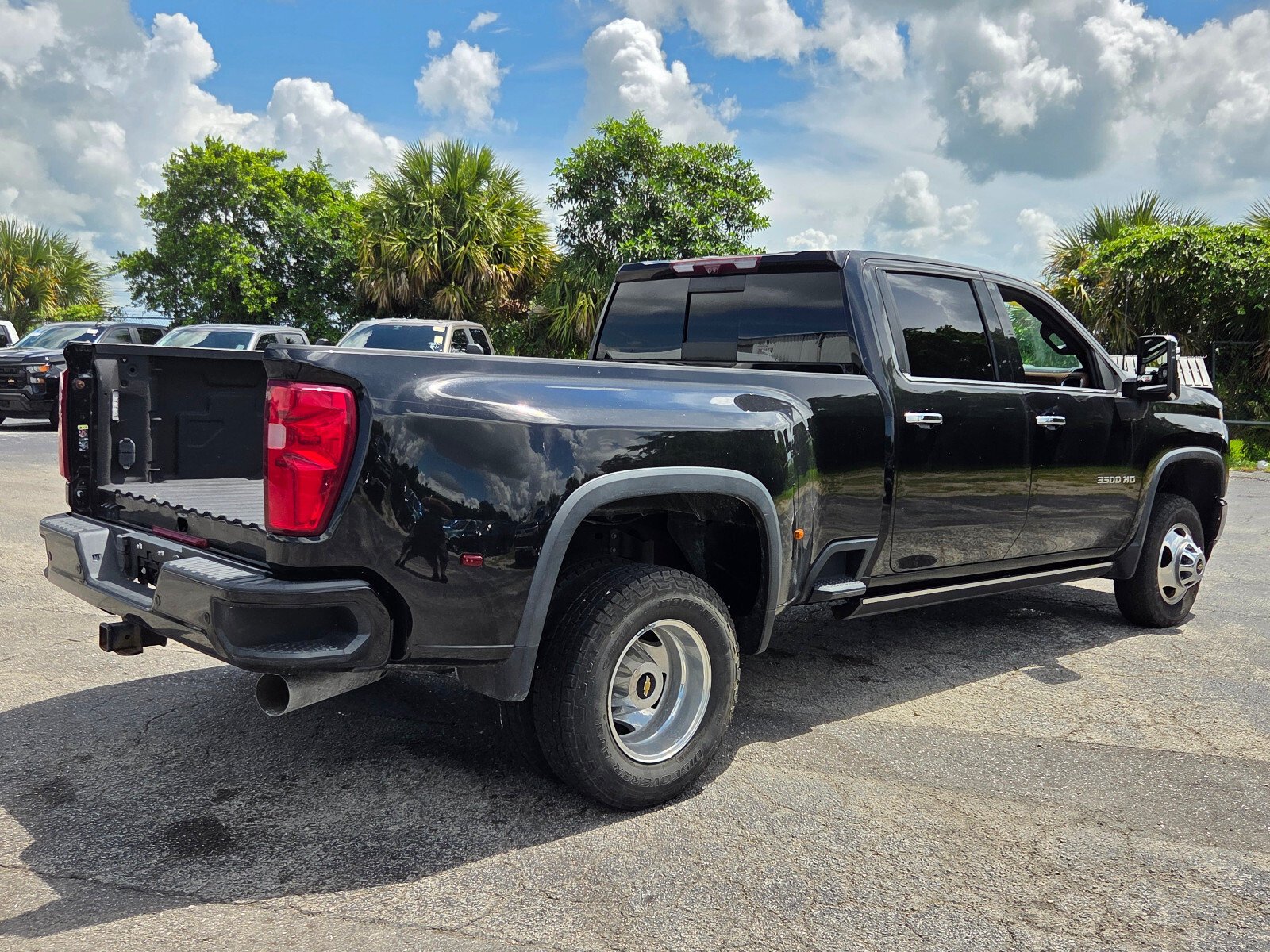 Used 2022 Mosaic Black Metallic Chevrolet High Country image 5