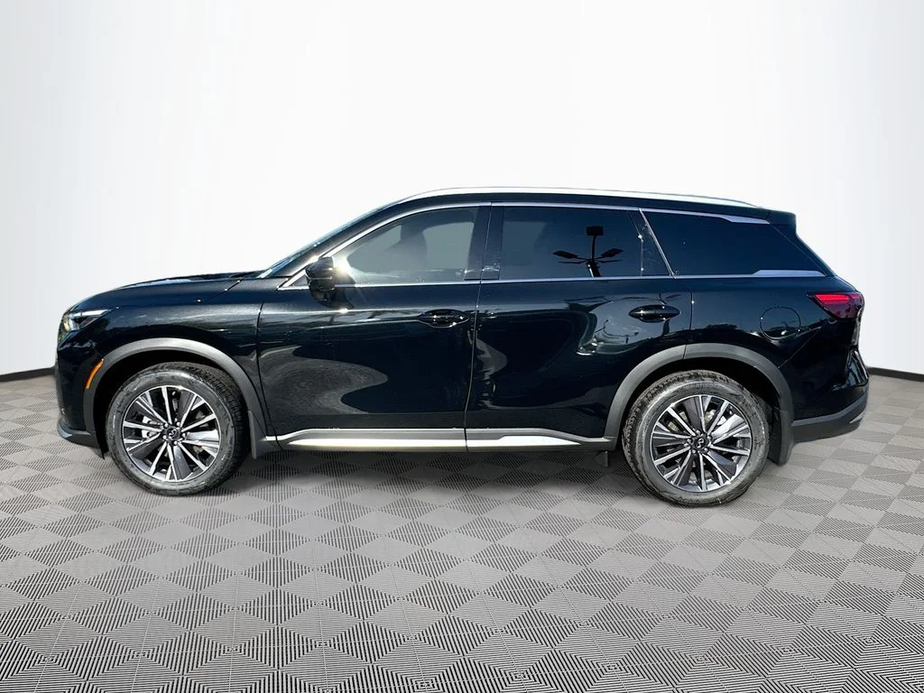 Certified Used 2026 Black INFINITI LUXE image 8