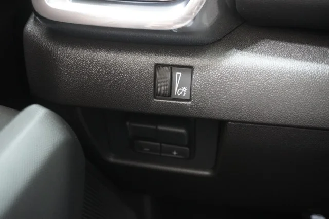 New 2026 Sterling Metallic GMC Elevation image 25