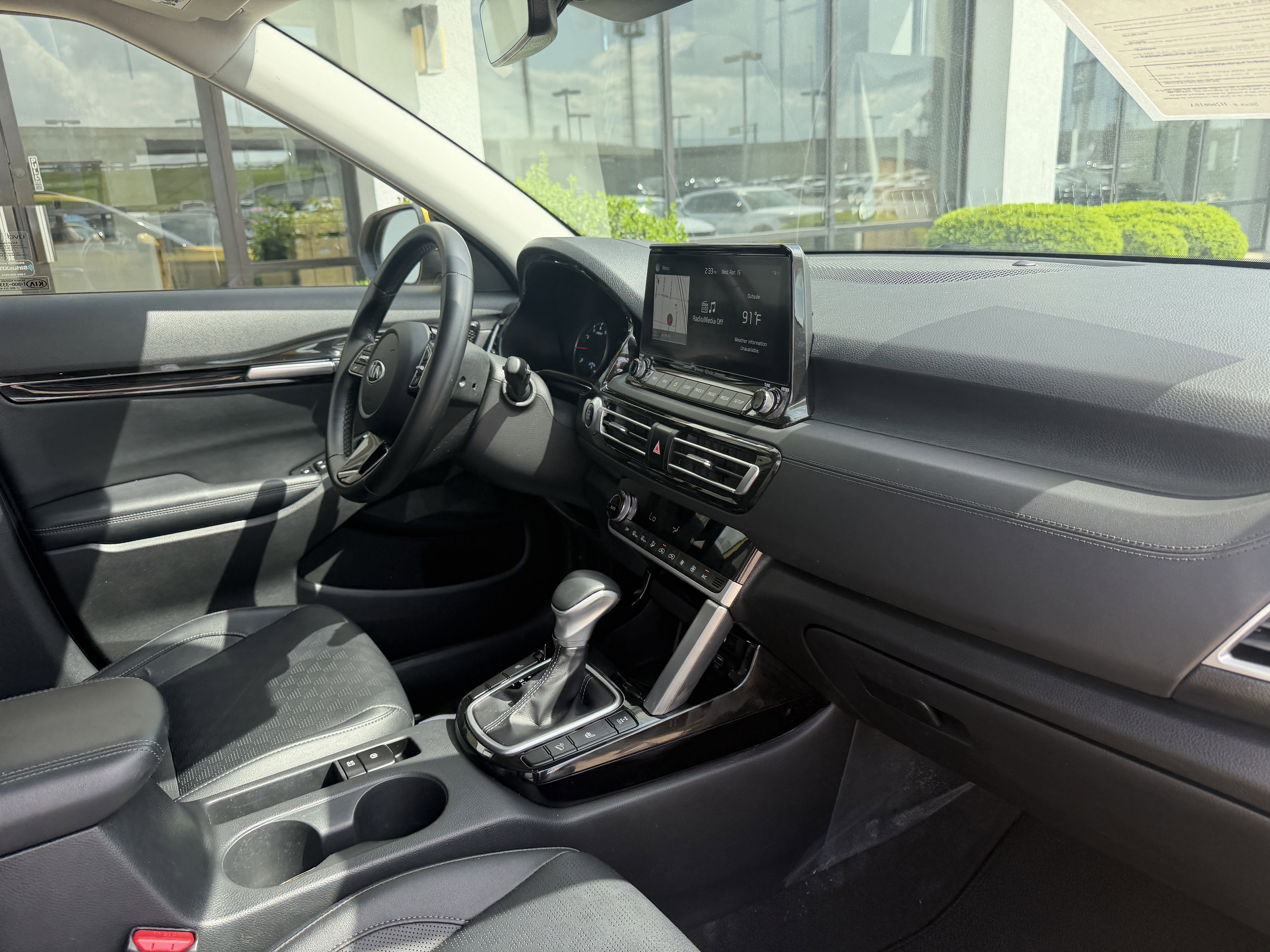Used 2021 Starbright Yellow Kia SX image 23