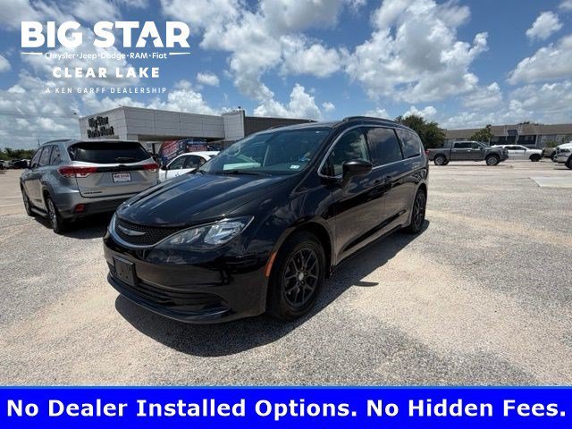 2020 Chrysler Voyager LXI's photo