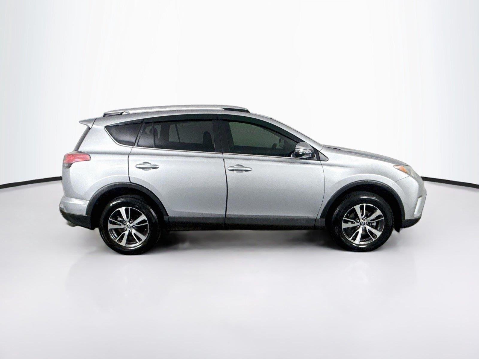 Used 2016 Silver Sky Metallic Toyota XLE image 9
