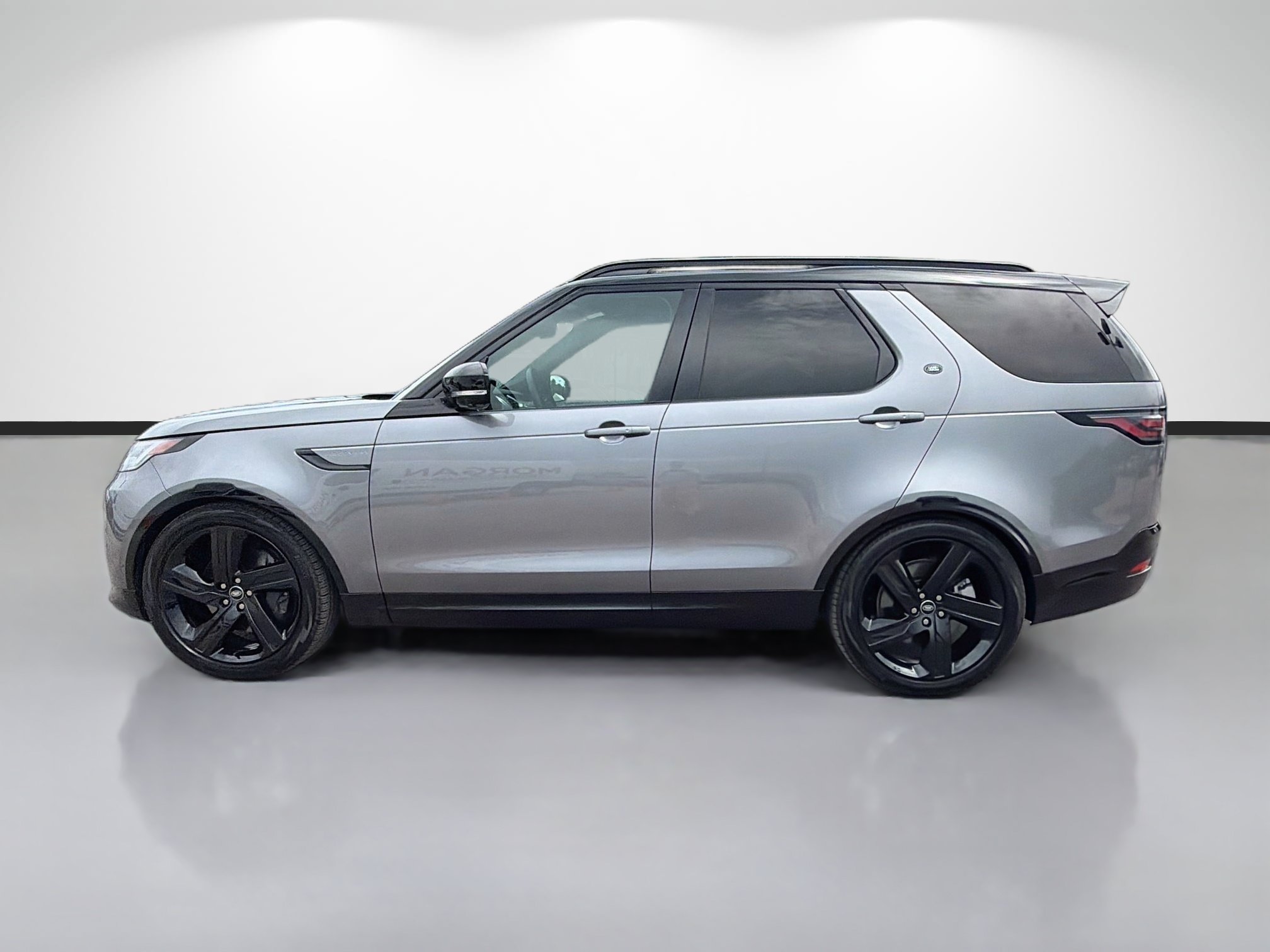Certified Used 2025 Eiger Grey Metallic Land Rover Dynamic SE image 2