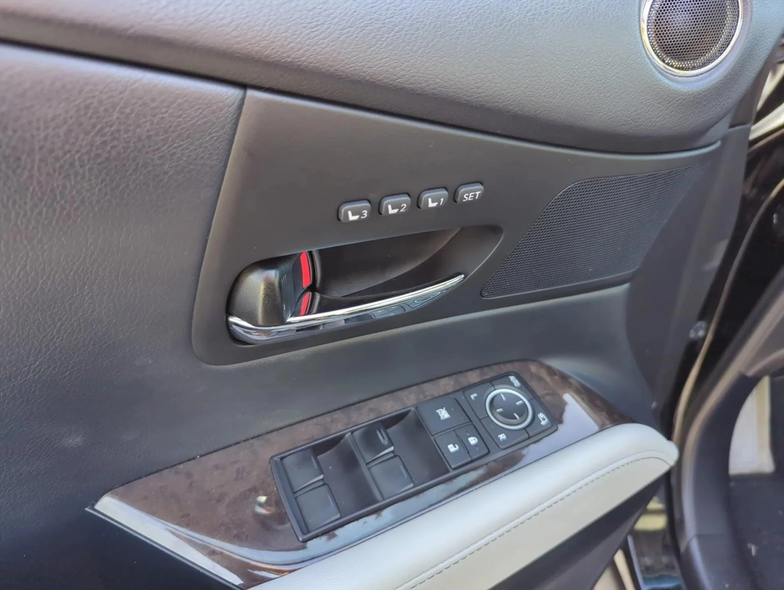 Used 2015 Obsidian Lexus  image 10