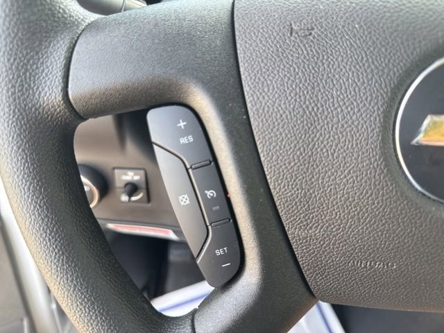 New 2025 Summit White Chevrolet 1WT image 18