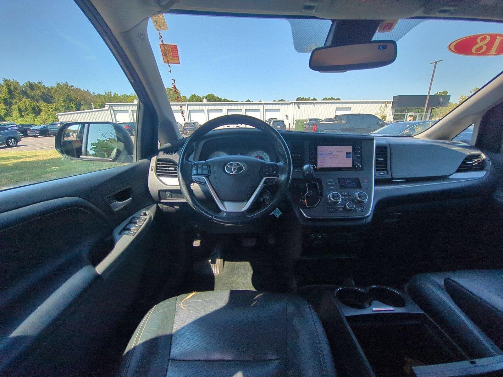 Used 2018  Toyota SE image 32