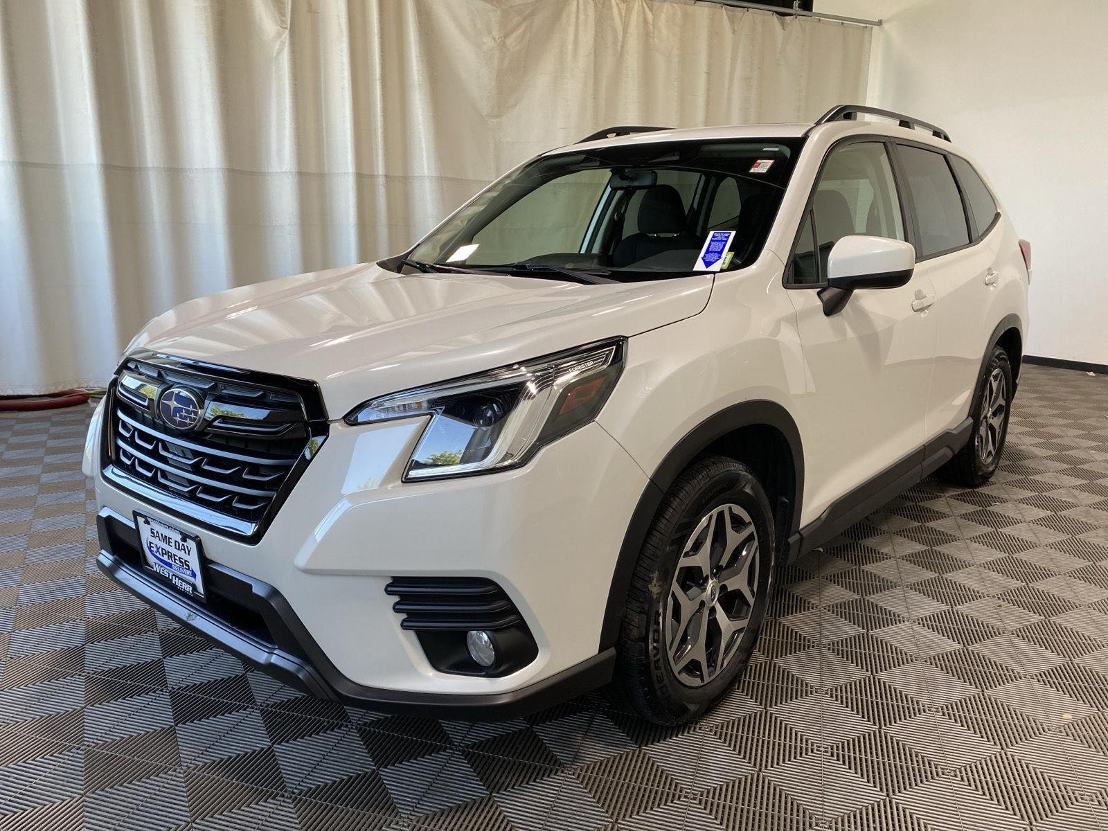 Used 2023 Crystal White Pearl Subaru Premium image 5