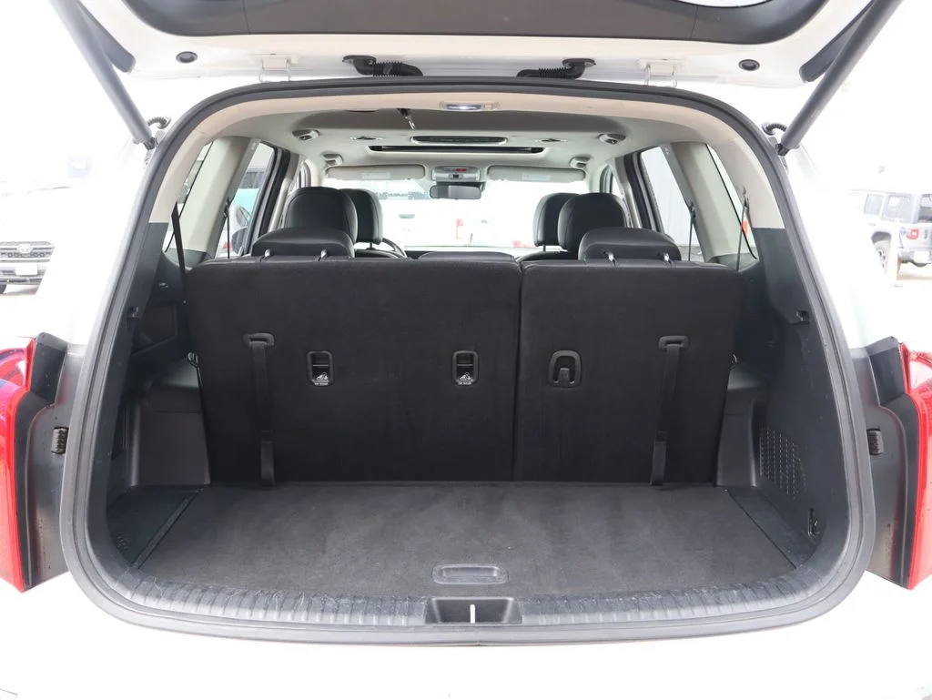 Used 2025 White Kia S image 14