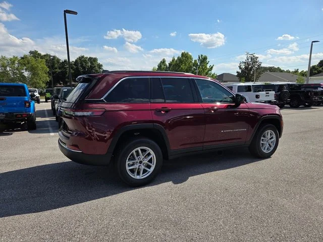 New 2026 Velvet Red Pearl-Coat Exterior Paint Jeep Laredo X image 13