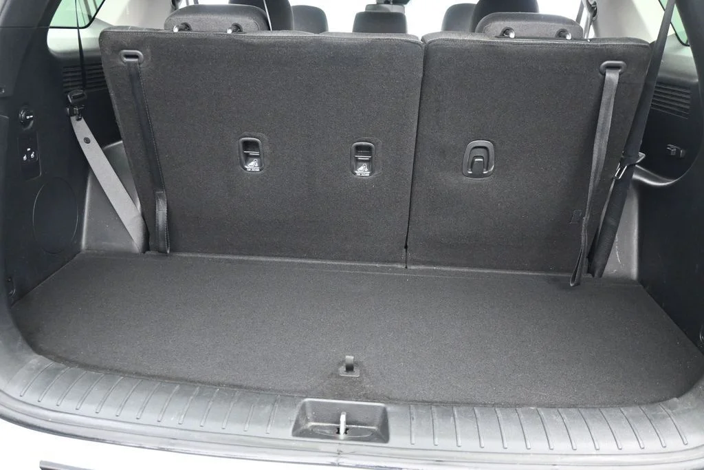 Used 2021 White Hyundai SE image 19