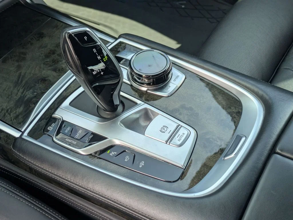 Used 2020 Gray BMW 750i xDrive image 18