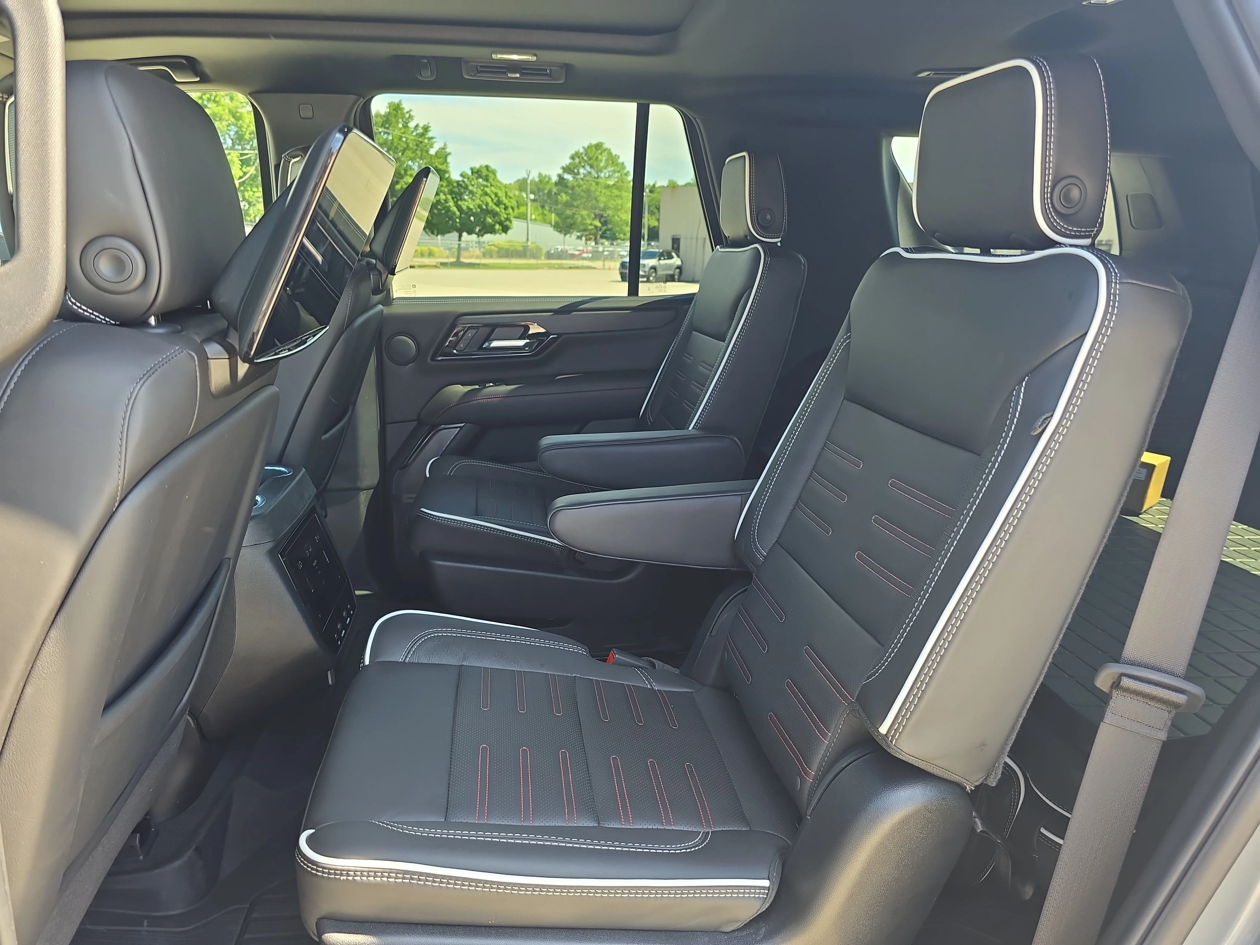 Used 2026 Sterling Metallic GMC AT4 Ultimate image 15