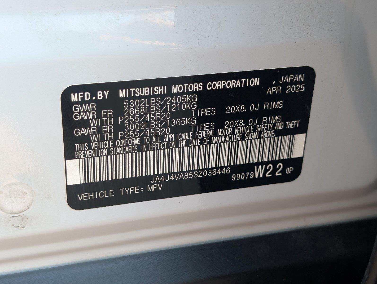 Used 2025 White Diamond Mitsubishi SE image 15
