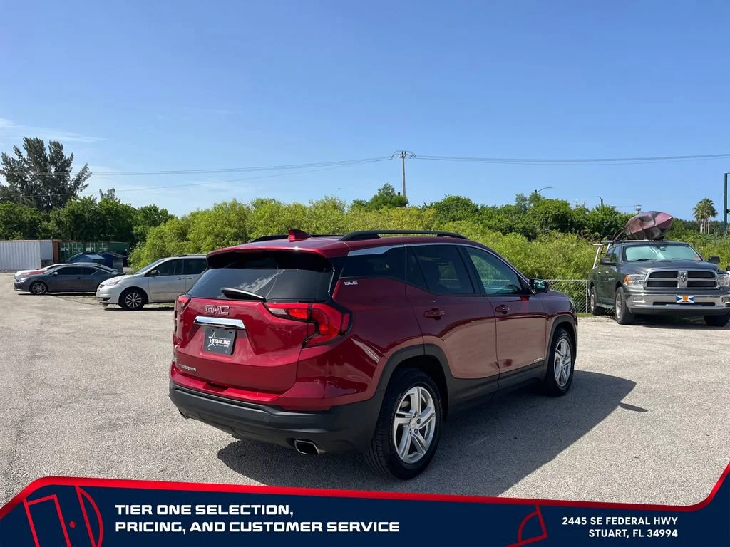 Used 2018 RED QUARTZ TINTCOAT GMC SLE image 7