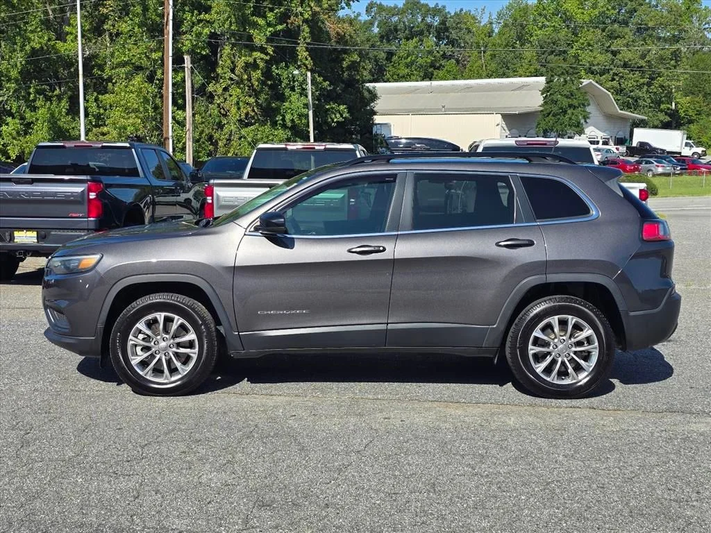 Used 2022 Gray Jeep Latitude Lux image 21