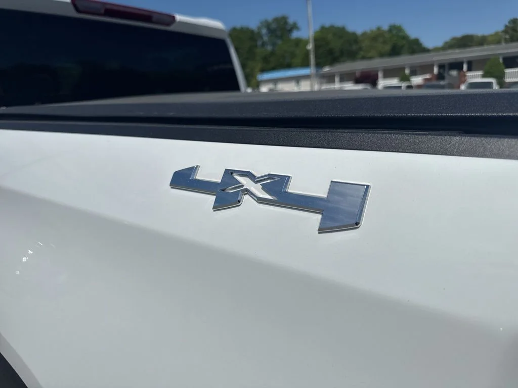 Used 2025 White GMC Elevation image 32