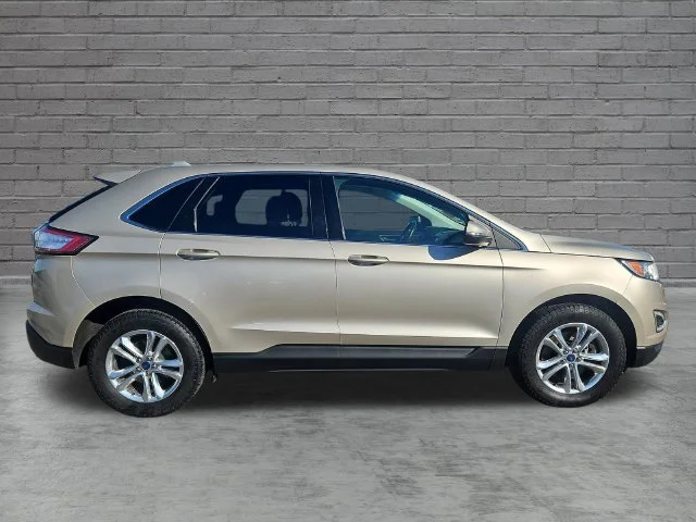 Used 2018 Gold Ford SEL image 7