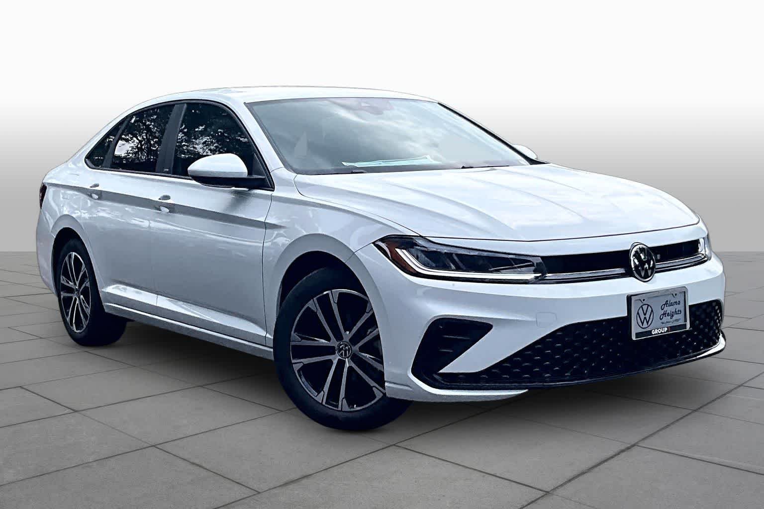 New 2026 Pure White Volkswagen 1.5T Sport image 2
