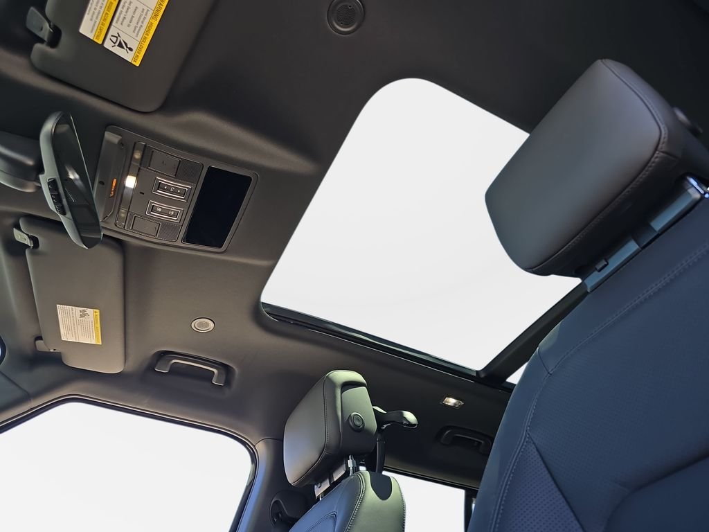 New 2026 Carpathian Grey Land Rover X-Dynamic SE image 30