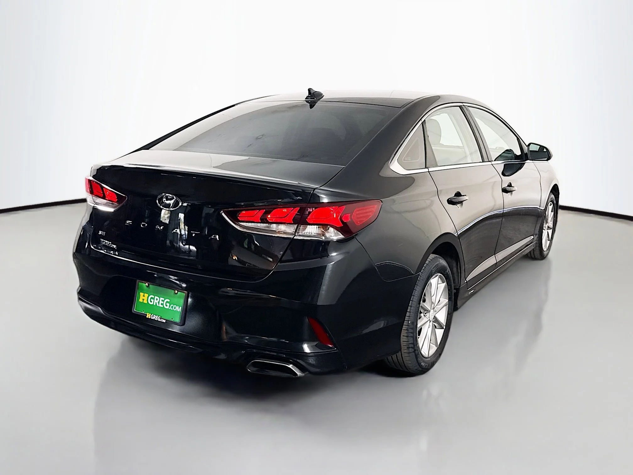 Used 2018 Phantom Black Hyundai SE image 7