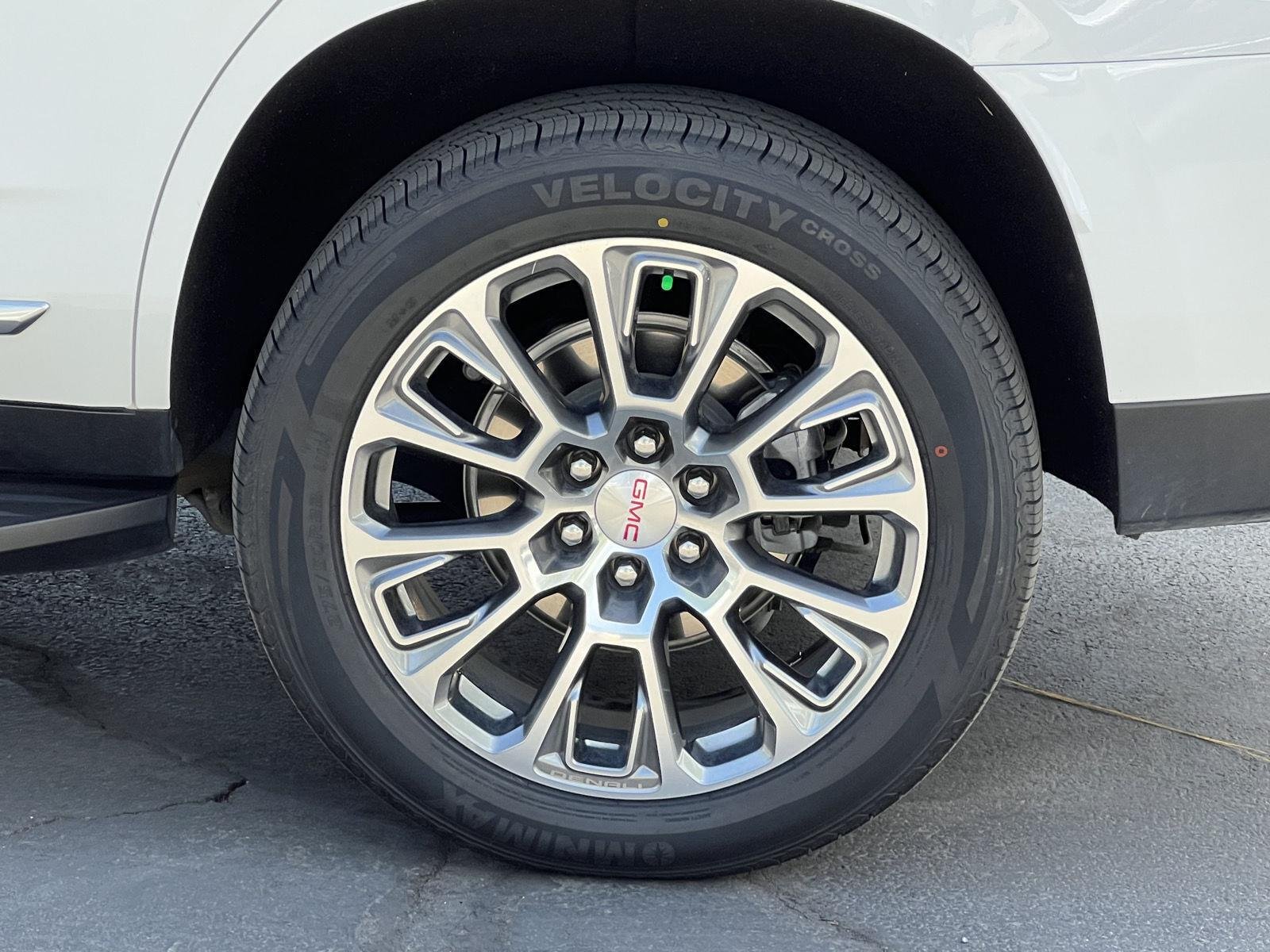 2025 GMC Yukon Denali - Photo 8