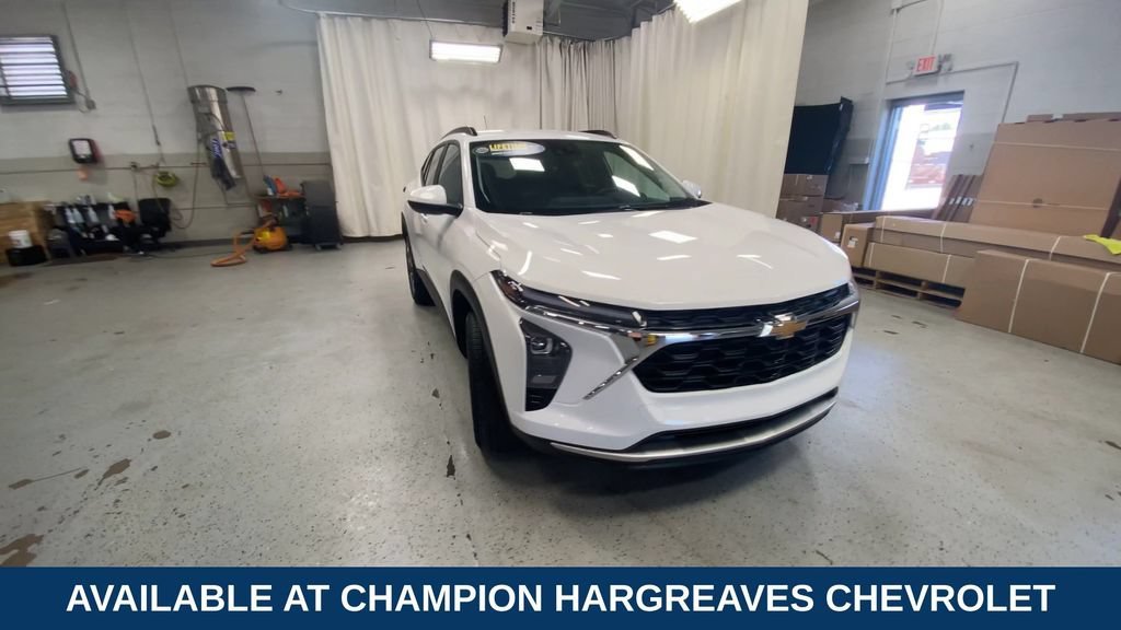 Used 2024 Summit White Chevrolet LT image 3
