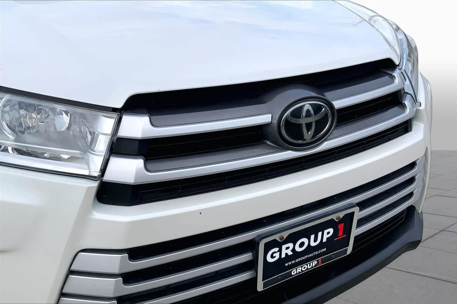 Used 2019 Blizzard Pearl Toyota LE image 29
