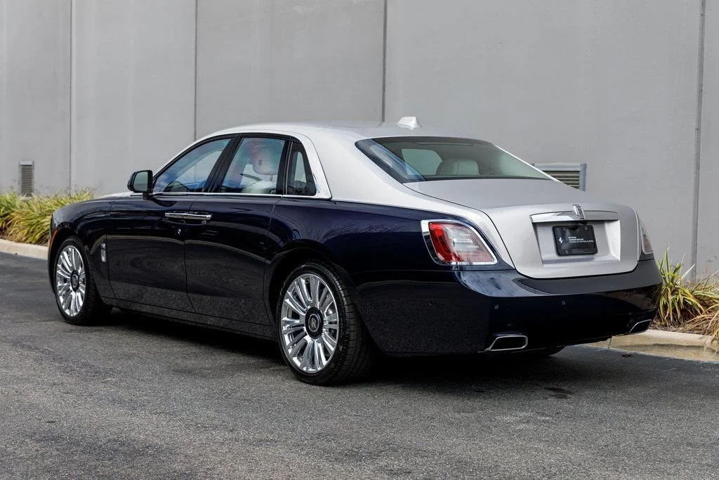 Used 2021 Midnight Sapphire Rolls-Royce  image 3