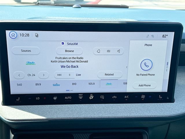 New 2026 Oxford White Ford XLT image 15