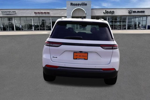 New 2026 Bright White Clear-Coat Exterior Paint Jeep Limited image 6