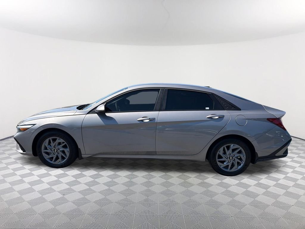 2025 Hyundai Elantra Blue - Photo 8