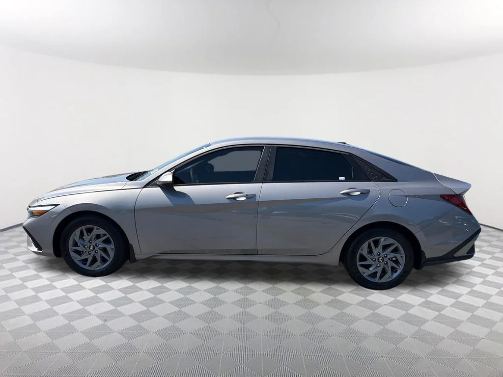 Used 2025 Silver Hyundai Blue image 8