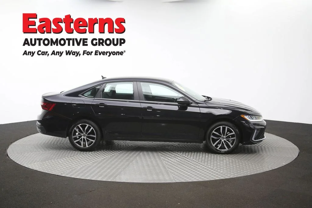 Used 2025 Black Volkswagen 1.5T SE image 44