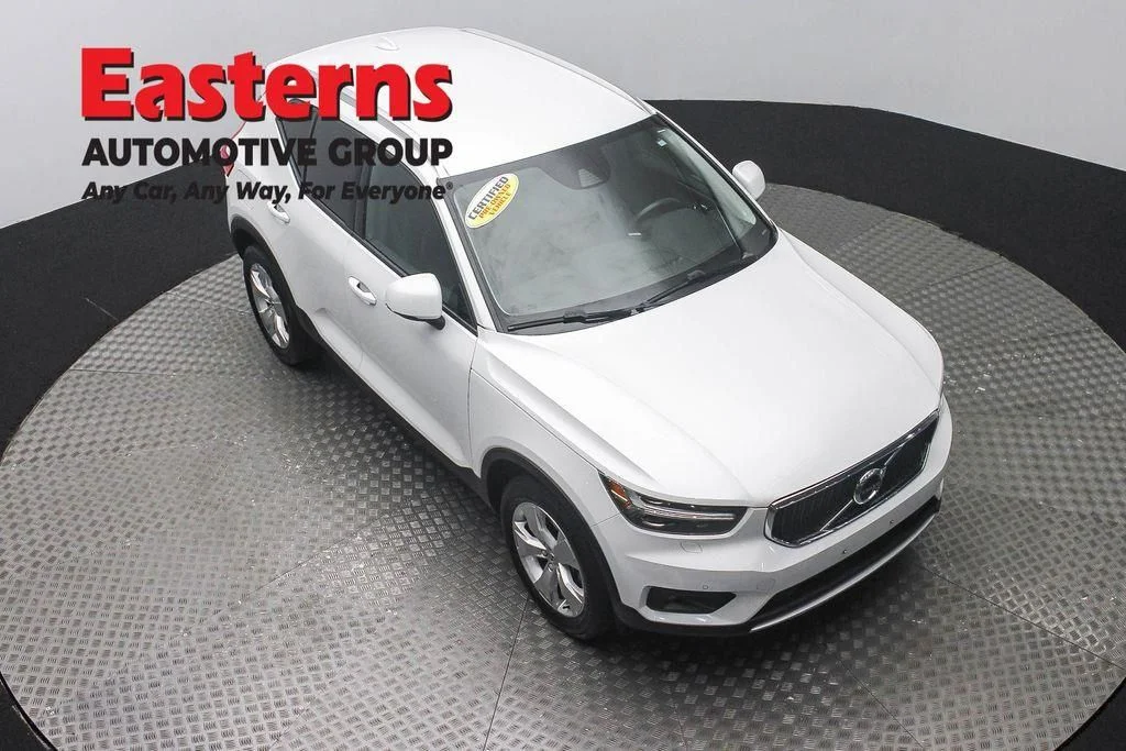 Used 2022 White Volvo Momentum image 3