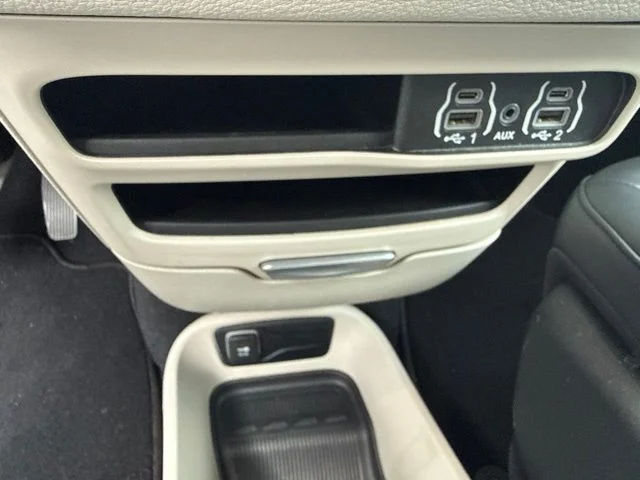 Used 2023 Black Chrysler Touring L image 21