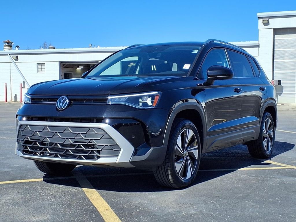 Certified 2025 Volkswagen Taos SE with VIN 3VVUC7B29SM035234 for sale in Kansas City