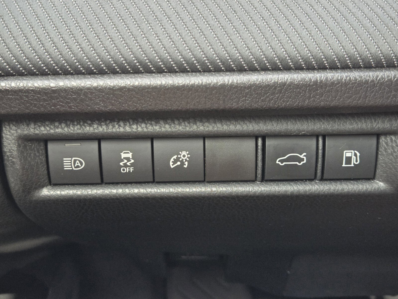 Used 2025 Ice Cap Toyota SE image 19