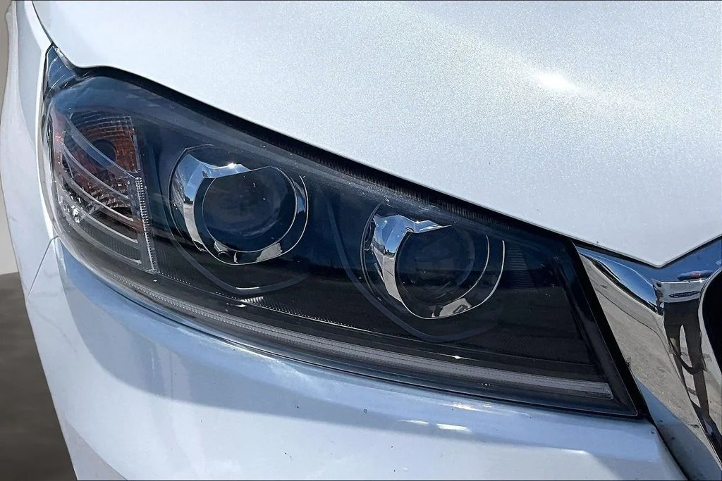 Used 2020 White Kia SX image 30