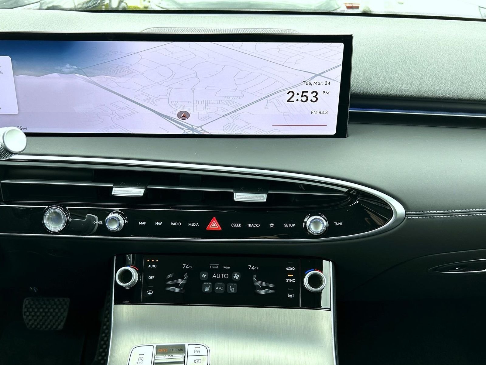 New 2026 White Genesis 2.5T Select image 13