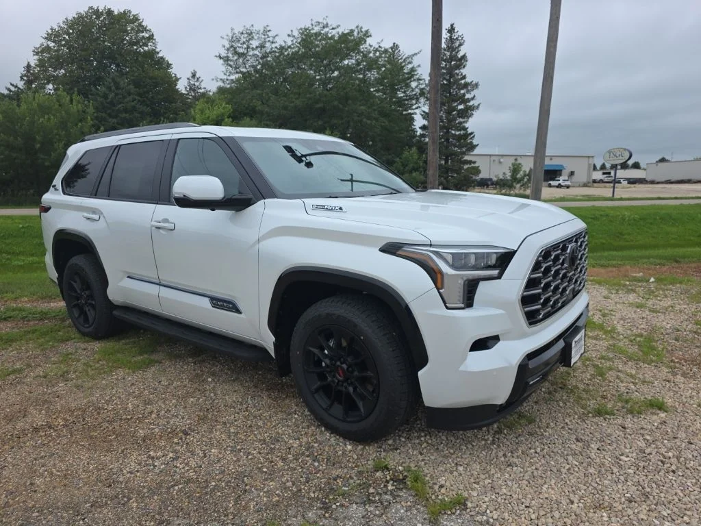 New 2026 Wind Chill Pearl <sup>1</sup> Toyota  Platinum image 2